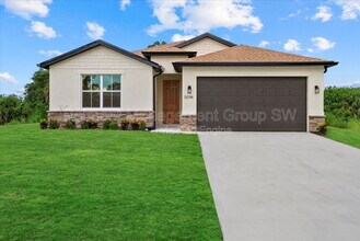 Building Photo - 1293 Preston St