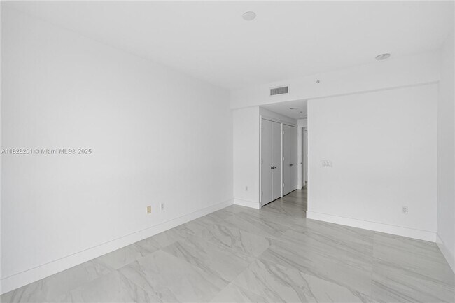 Building Photo - 17111 Biscayne Blvd