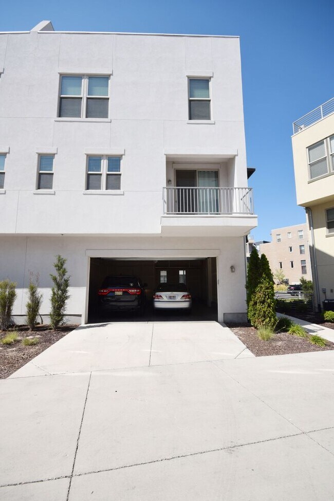 Building Photo - 4517 Daybreak Rim Way