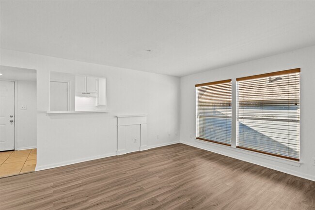 Building Photo - 8100 Seawall Blvd