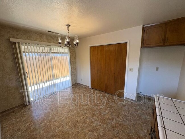 Building Photo - 811 W Arlen Ct