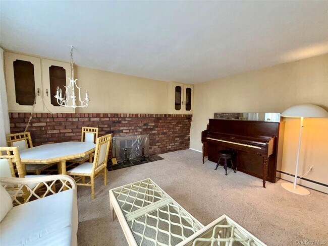 Building Photo - 15 Sherry Ln