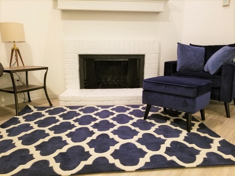 Building Photo - 6646 E Lovers Ln