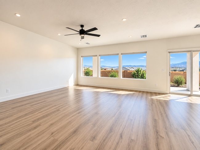 Building Photo - Unobstructed views of Pine Mountain on corner lot.