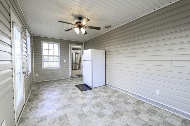 Building Photo - 307 Nile Ln