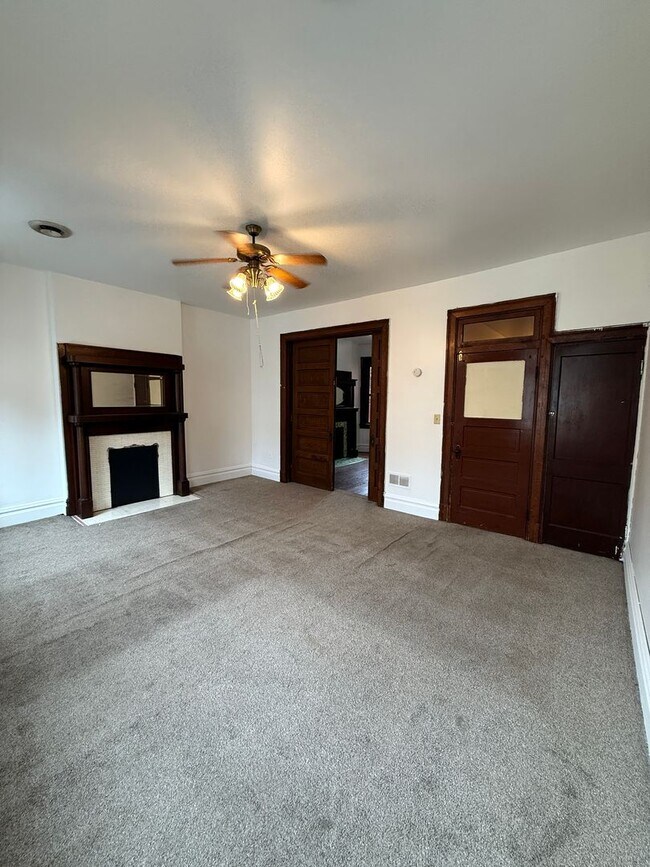 Building Photo - 1309 E Carson St