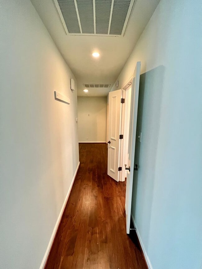 Building Photo - Rare rental opportunity in gated Garden Park!