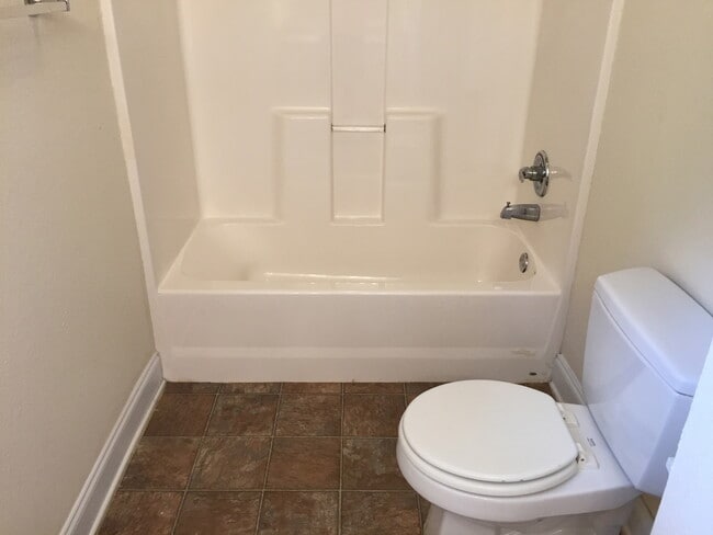 Building Photo - 4bed/4bath in Eagles Landing for JULY!