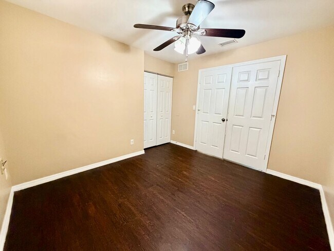 Building Photo - Charming 3BR/2BA Lehigh Acres Duplex with 1-Car Garage | Lawn Care & Salt Service Included