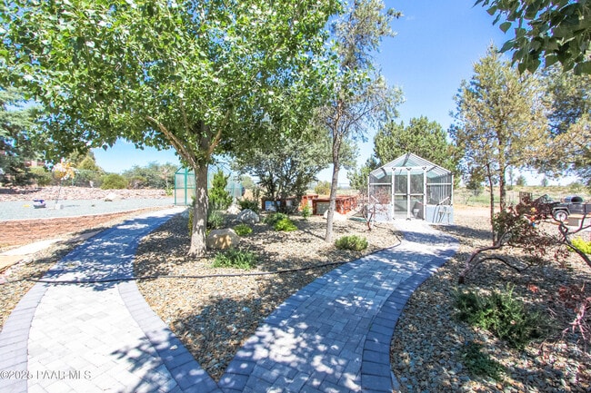 Building Photo - 2440 W Live Oak Dr