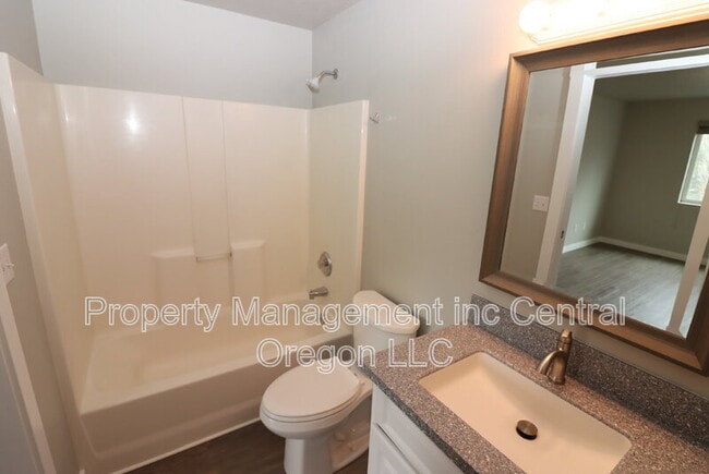 Building Photo - 1472 NE Whisper Ridge Dr