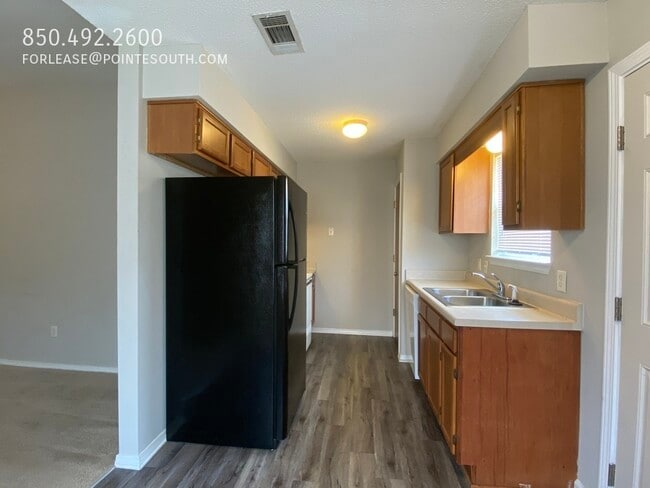 Building Photo - 504 Ashwood Ln