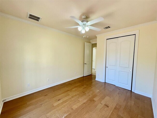 Building Photo - 20603 Highland Lake Loop