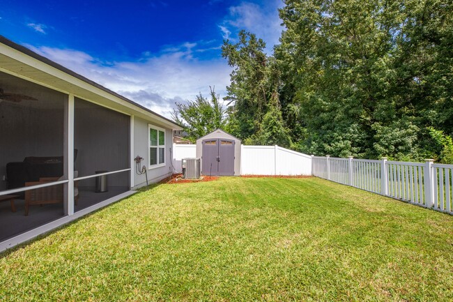 Building Photo - Stunning home in desirable neighborhood !