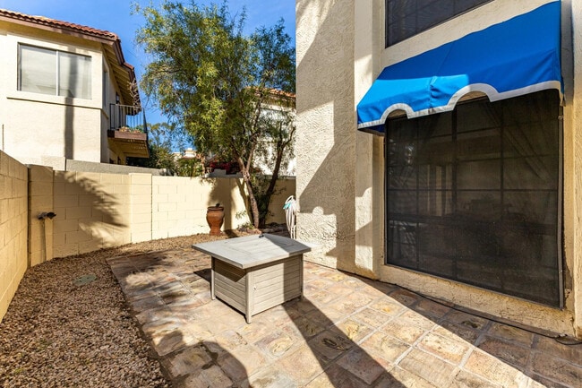 Building Photo - 5002 E Siesta Dr