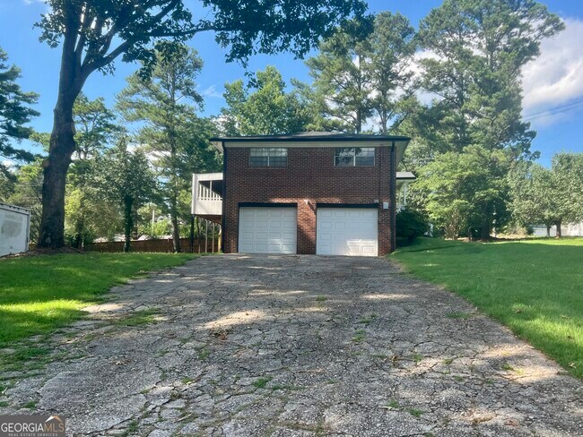 Building Photo - 6695 Courtney Dr