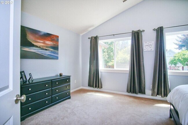 Building Photo - 11218 SE Adamson Ct