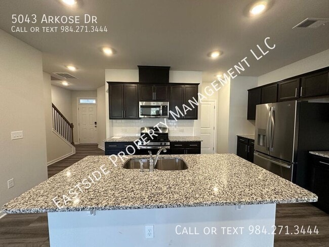 Building Photo - 5043 Arkose Dr