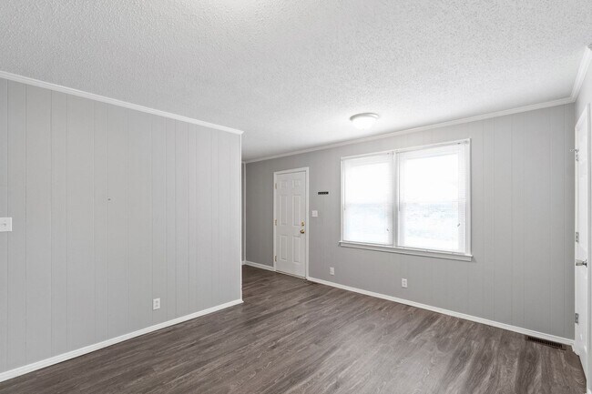 Building Photo - 219 Taft Dr
