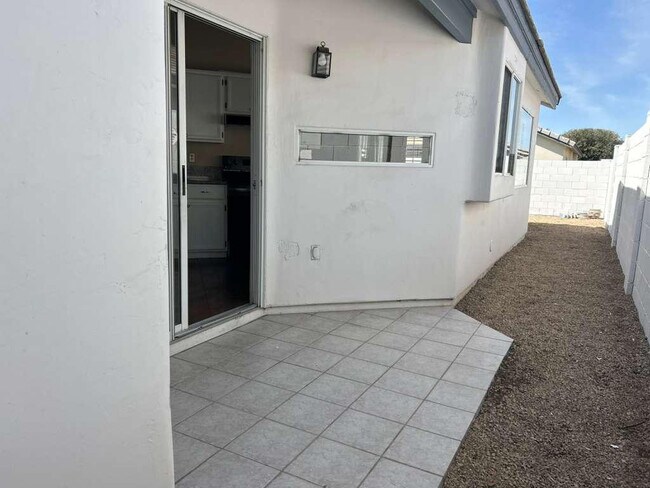 Building Photo - 15822 N 5th Ave