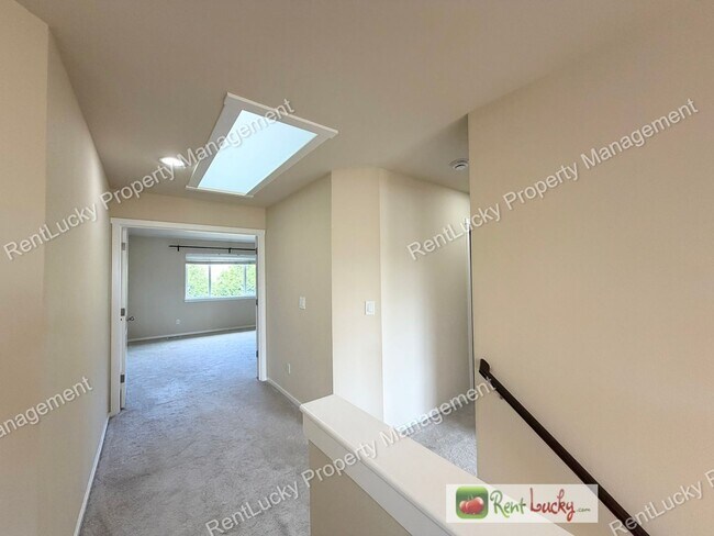 Building Photo - Amazing 5 Bedroom Home in Bothell with Gorgeous Finishes and Large Family Room!