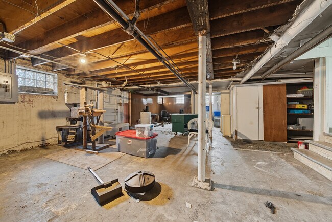 Building Photo - 2418 Burr Oak Ave