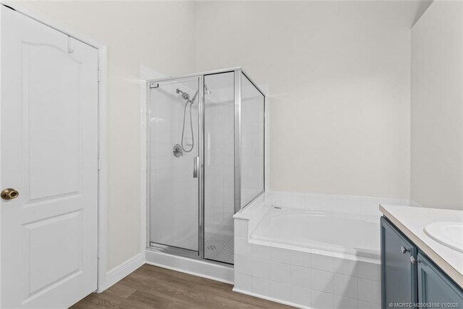 Building Photo - 920 NW Waterlily Pl