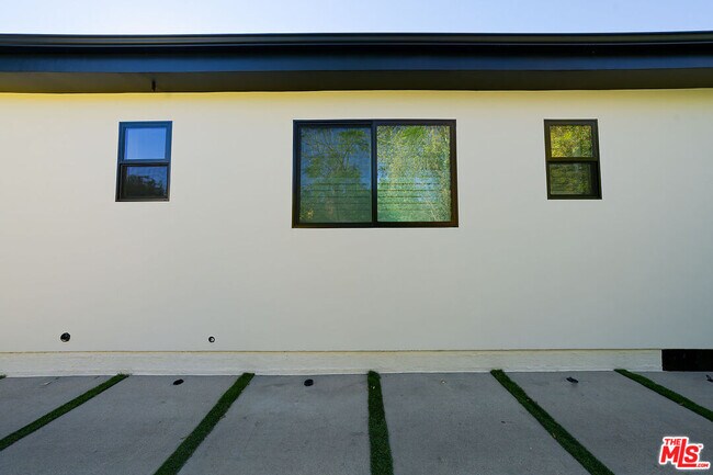 Building Photo - 19235 Strathern St