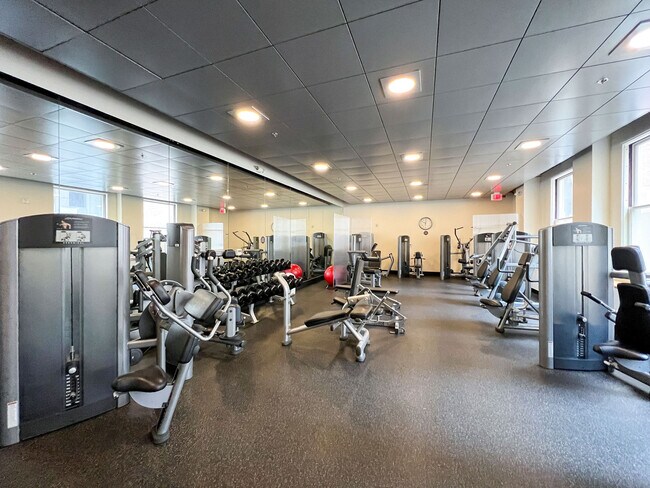 Building Photo - 690 Market St