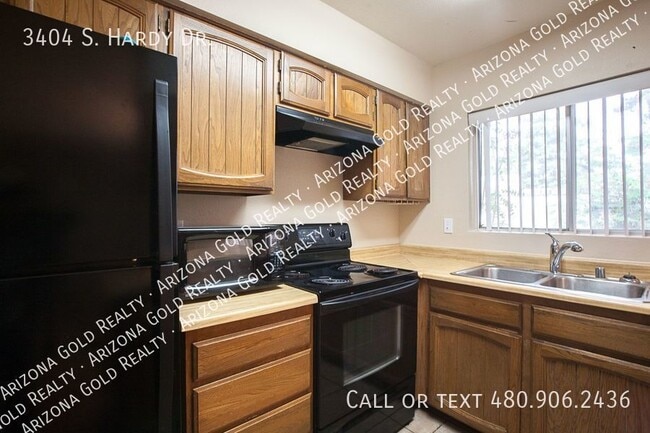 Building Photo - 3404 S Hardy Dr