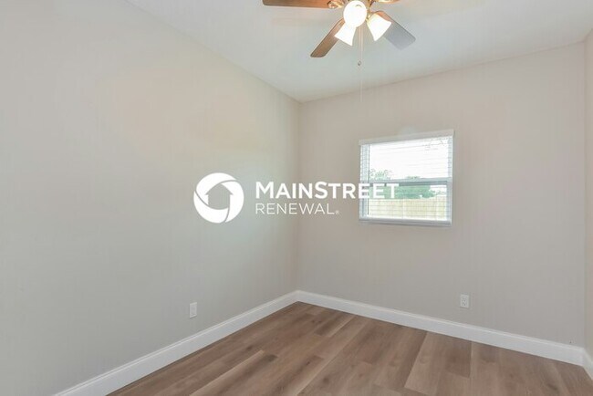 Building Photo - 5 Bedroom Pet-Friendly Home in SANFORD, FL...