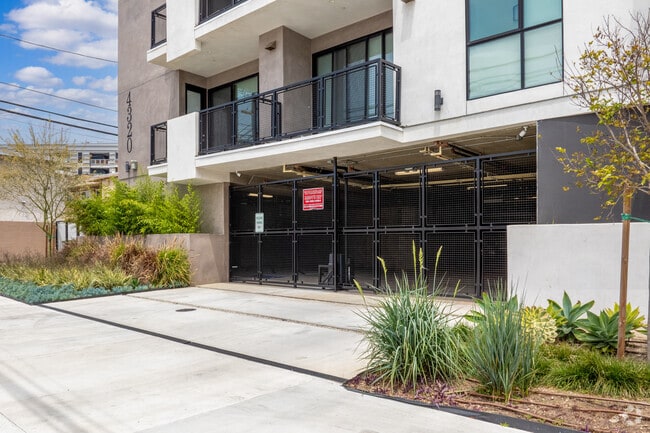 Building Photo - 4320 Inglewood Blvd