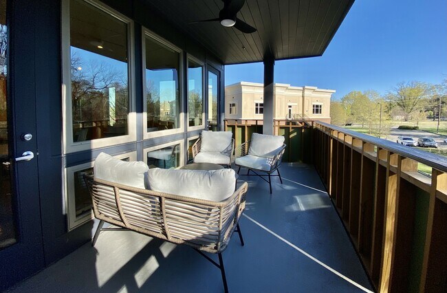 Building Photo - 610 Trent Dr