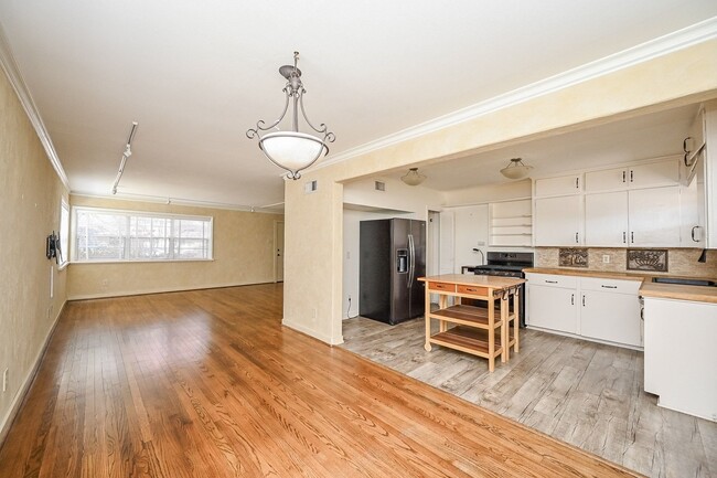 Building Photo - 2821 Eastgrove Ln