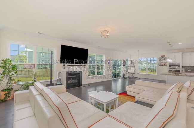 Building Photo - 12917 Hindcross Dr