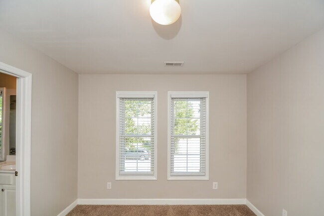 Building Photo - 4932 Windmere Chase Dr