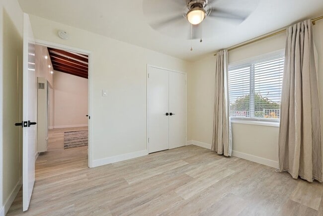 Building Photo - MUST SEE 3 BED 2 BATH HOUSE WITH  UTILITIES INCLUDED, GARAGE & YARD! CALL 6 1 9  8 8 8 5 5 5 4 TO...