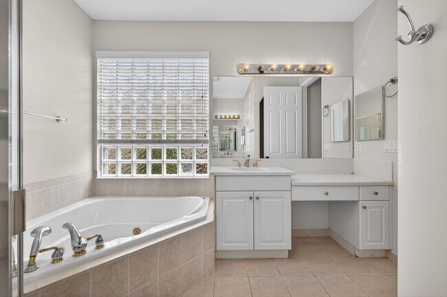 Building Photo - 2237 Newport Isles Blvd