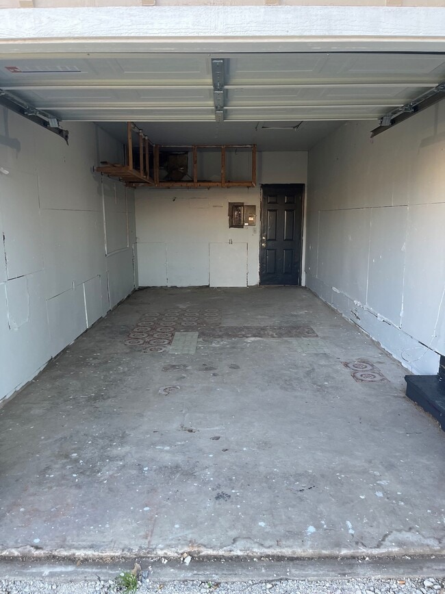 Building Photo - 208 Logan-