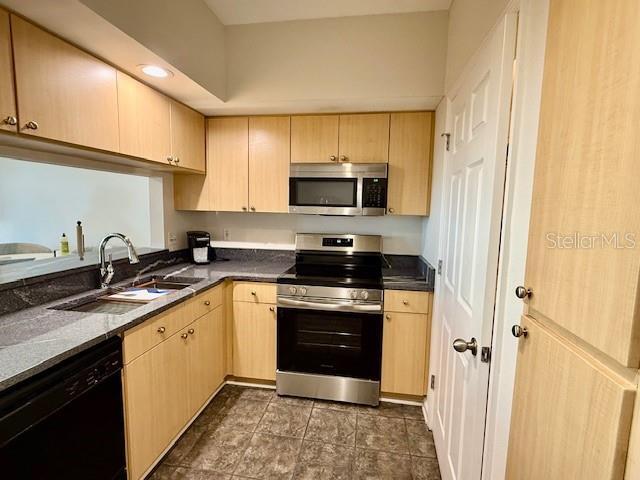 Building Photo - 322 E Central Blvd