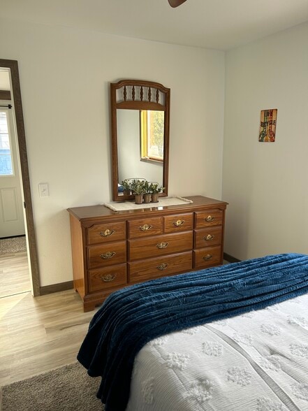 Building Photo - 1006 Irvine Ave NW