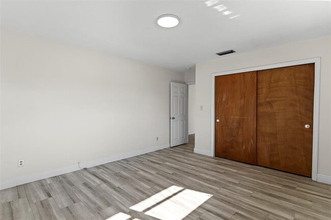 Building Photo - 493 NW 43rd St