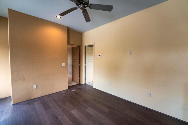 Building Photo - 2010 E 1st St