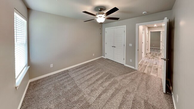 Building Photo - Luxury 5 Bedroom, 3 Bathroom, 3 Car Garage...