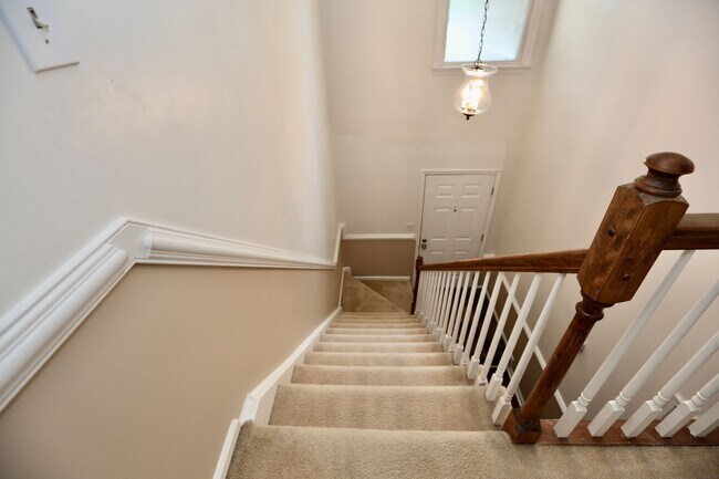 Building Photo - Fantastic 2-Bedroom Townhome In Linkhorn! ...
