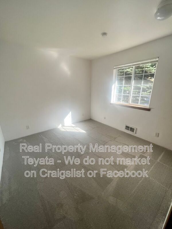 Building Photo - 2824 Valencia St