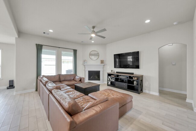 Building Photo - 241 Bright Blf Cir