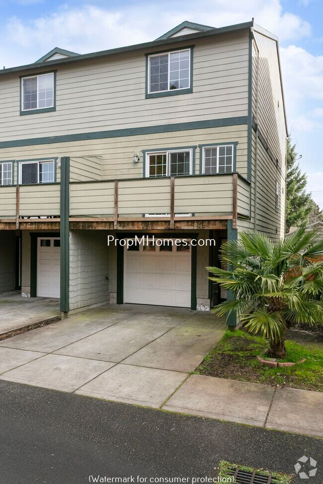 Building Photo - Spacious 3-Story Townhouse W/ Private Outd...