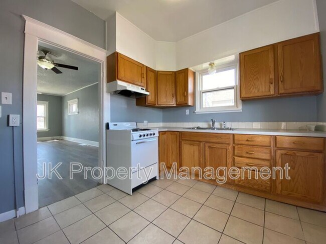 Building Photo - 511 14th St N