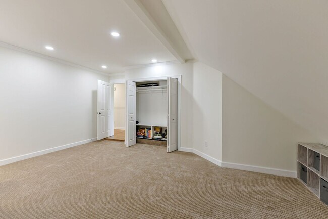 Building Photo - 415 Enclave Ct